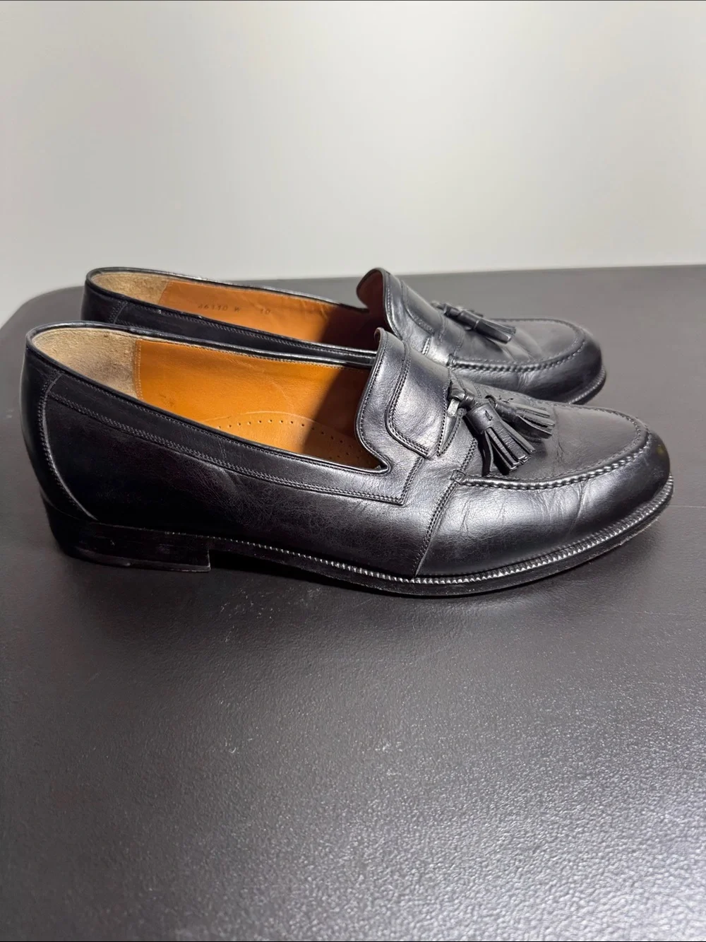 Bruno Magli mens 10 W black tassel leather slip on loafer dress shoes EUC
